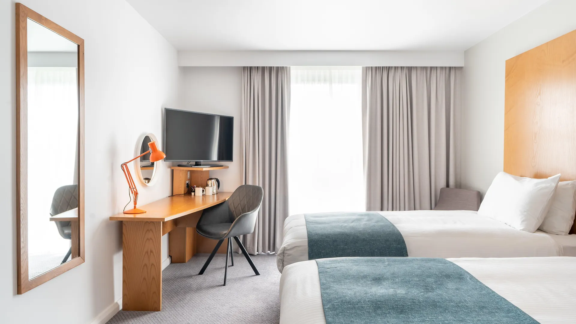 Holiday Inn Bournemouth By Ihg 4*,